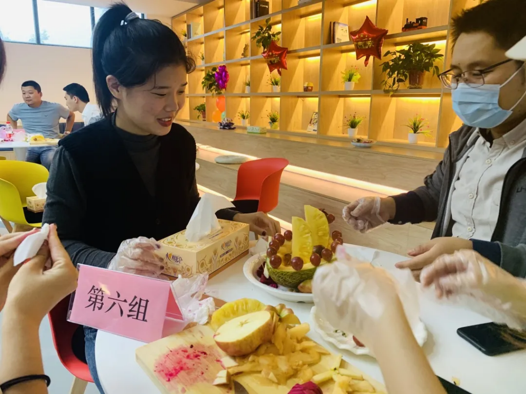 猜燈謎、拼果盤，中原工業設計城的這場迎國慶中秋雙節活動氛圍濃
