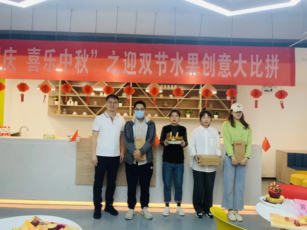 猜燈謎、拼果盤，中原工業設計城的這場迎國慶中秋雙節活動氛圍濃