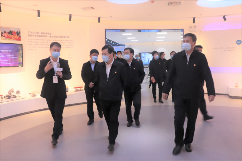 河南省委常委、鄭州市委書記徐立毅帶領鄭州市黨政考察團蒞臨中原工業設計城參觀考察