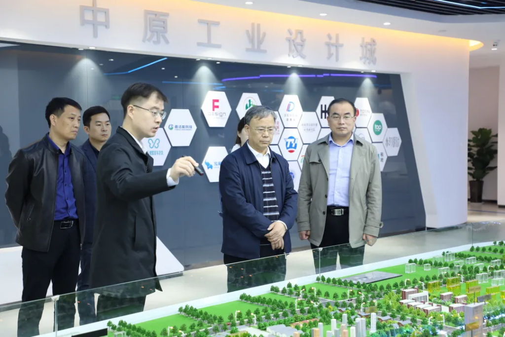 洛陽市工信局黨組成員、副局長李君一行蒞臨中原工業設計城參觀考察