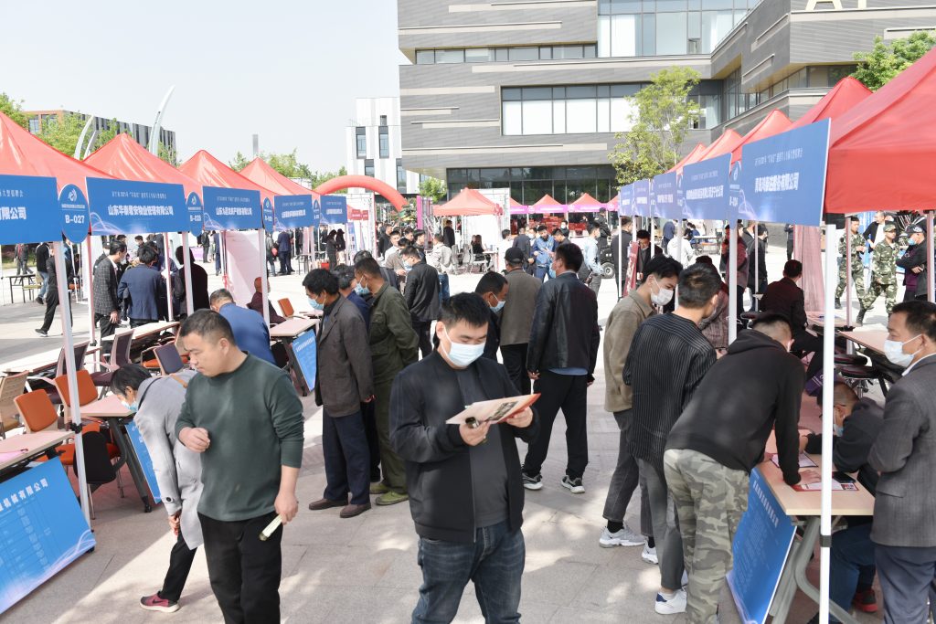 “軍崗日”┃濟(jì)寧市人大常委領(lǐng)導(dǎo)一行蒞臨北方教育裝備創(chuàng)新產(chǎn)業(yè)城參觀指導(dǎo)