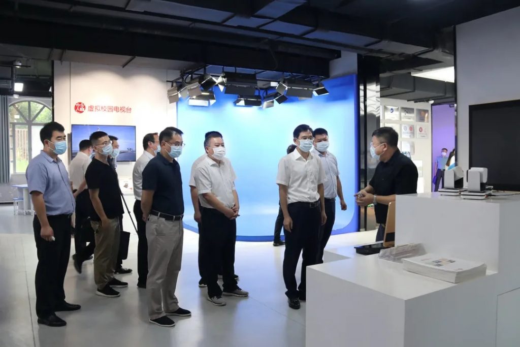 江西省副省長陳小平一行調(diào)研江西工業(yè)設(shè)計小鎮(zhèn)，他指出......