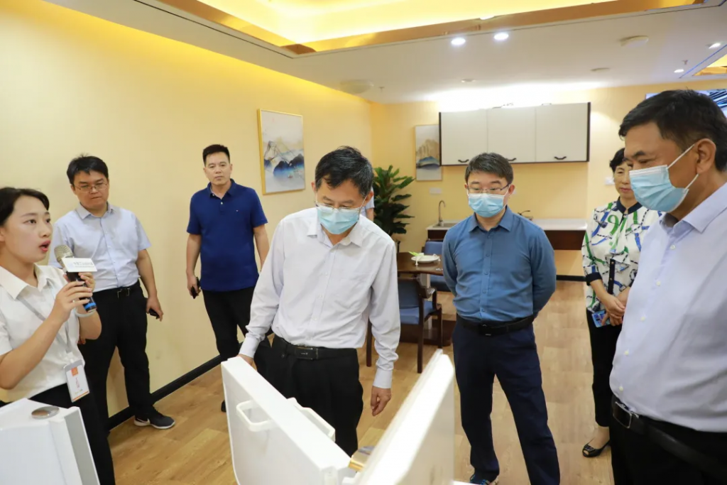 資訊丨河南省政府研究室副主任韓聯(lián)偉一行蒞臨設(shè)計城參觀調(diào)研