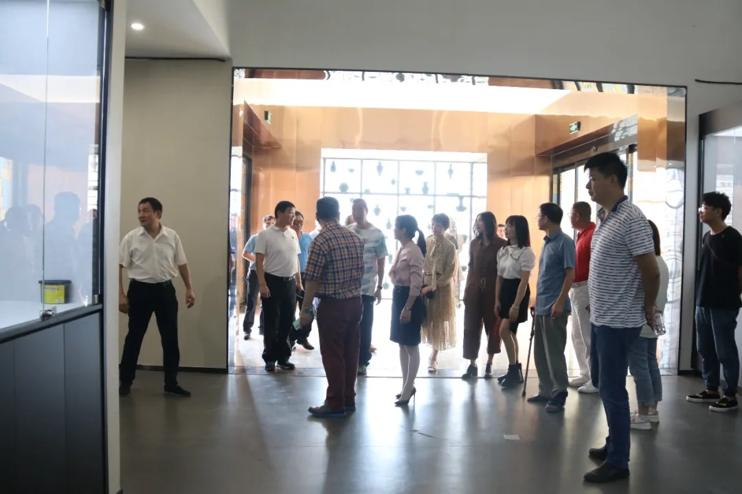 喜訊！中部教裝城喜迎一國(guó)內(nèi)知名設(shè)計(jì)大咖入駐，他是誰(shuí)？