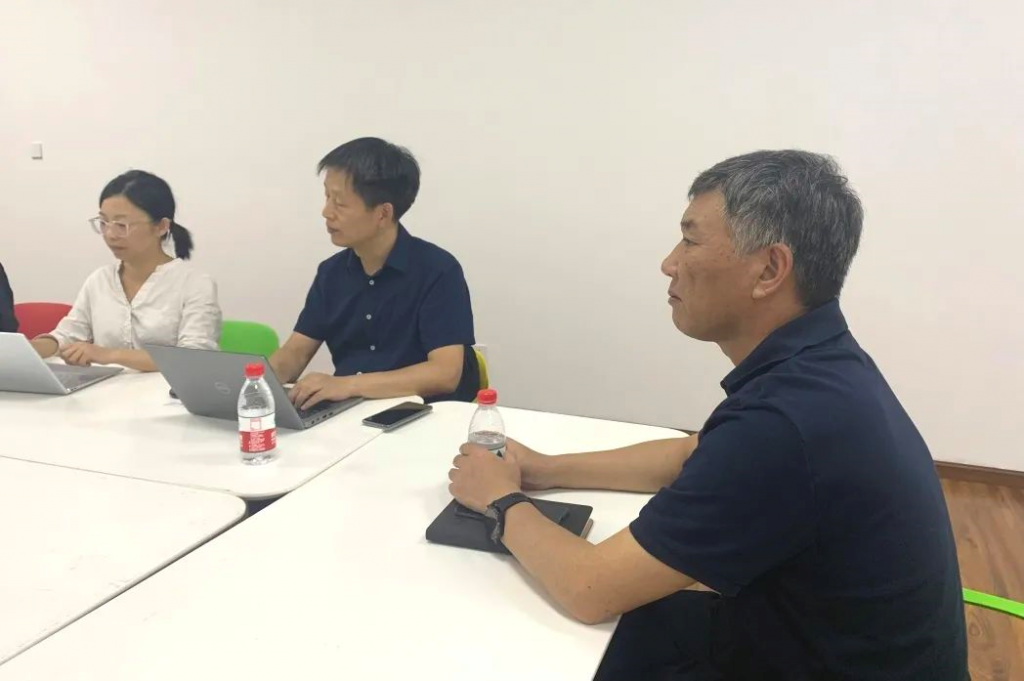書記、院長來啦！來聽聽他們在電商直播基地的暢談