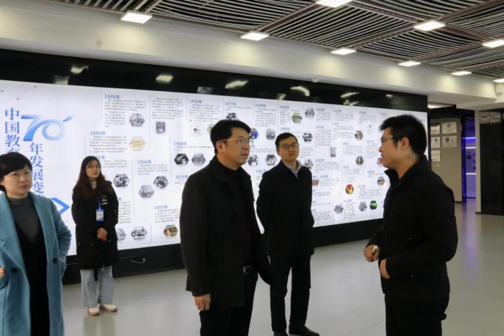 宜春市委組織部部務委員楊文先一行調研中部教裝城，他稱贊道……