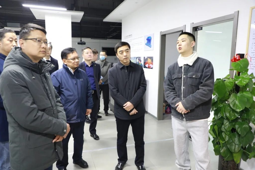 山陽區(qū)委常委、組織部長(zhǎng)柴英杰到訪中原工業(yè)設(shè)計(jì)城參觀指導(dǎo)
