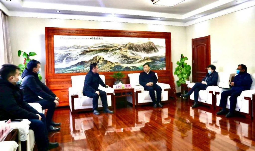 示范區(qū)黨工委書記呂沛，管委會主任宮衛(wèi)紅與德微電技術（深圳）有限公司董事長孫文化一行舉行座談！
