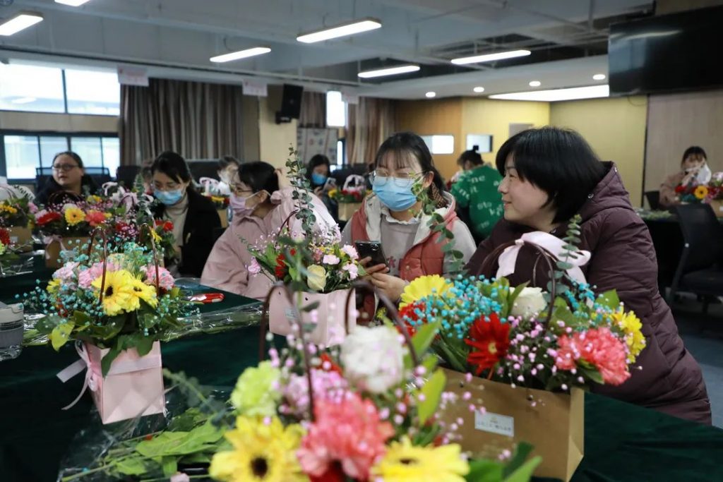 剪去浮華 | 中原工業(yè)設(shè)計城成功舉辦“以花之名·贈爾余香”花藝沙龍活動