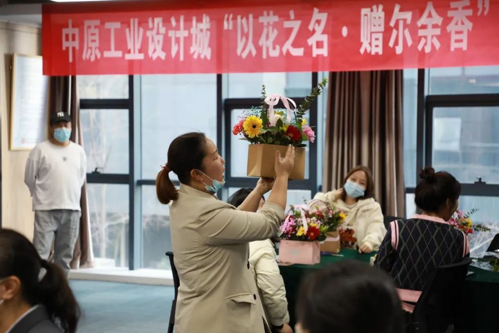 剪去浮華 | 中原工業(yè)設(shè)計城成功舉辦“以花之名·贈爾余香”花藝沙龍活動