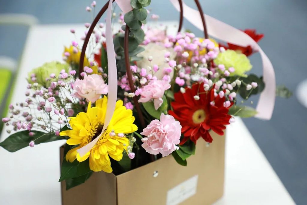 剪去浮華 | 中原工業(yè)設(shè)計城成功舉辦“以花之名·贈爾余香”花藝沙龍活動