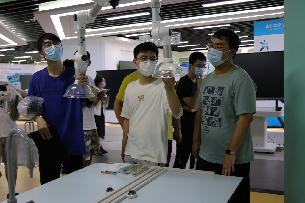 南方科技大學(xué)學(xué)生體驗(yàn)特色教育裝備