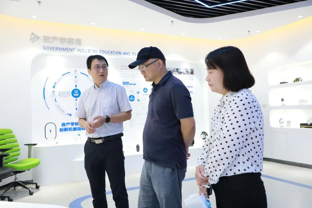 焦作市文化廣電和旅游局副局長(zhǎng)李建陽(yáng)一行蒞臨設(shè)計(jì)城參觀調(diào)研