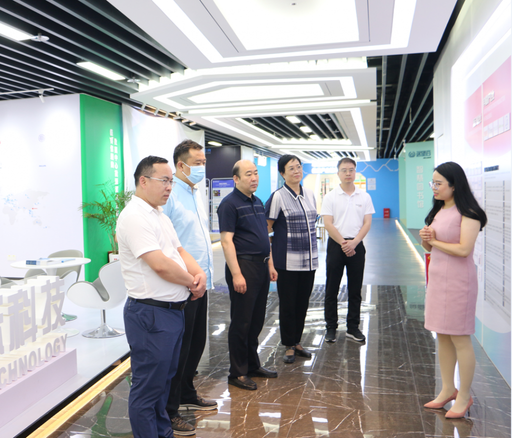 中原工業(yè)設(shè)計城陪同河南省工信廳副廳長郝敬紅一行前往深圳大灣區(qū)進(jìn)行參觀考察