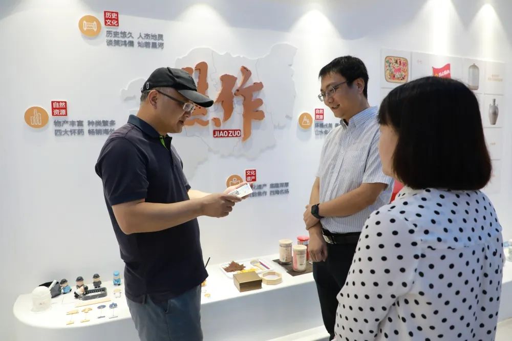 焦作市文化廣電和旅游局副局長(zhǎng)李建陽(yáng)一行蒞臨設(shè)計(jì)城參觀調(diào)研