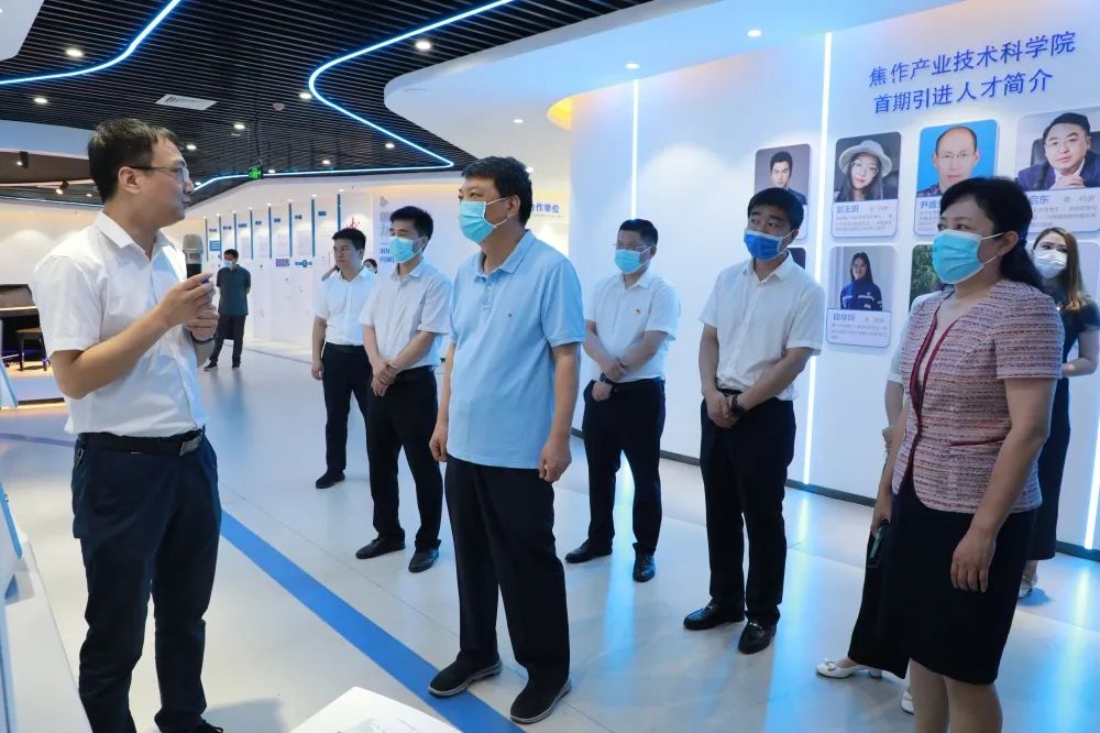 焦作市委常委、統戰部部長董炳麓一行蒞臨設計城參觀調研