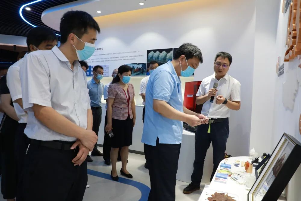 焦作市委常委、統戰部部長董炳麓一行蒞臨設計城參觀調研