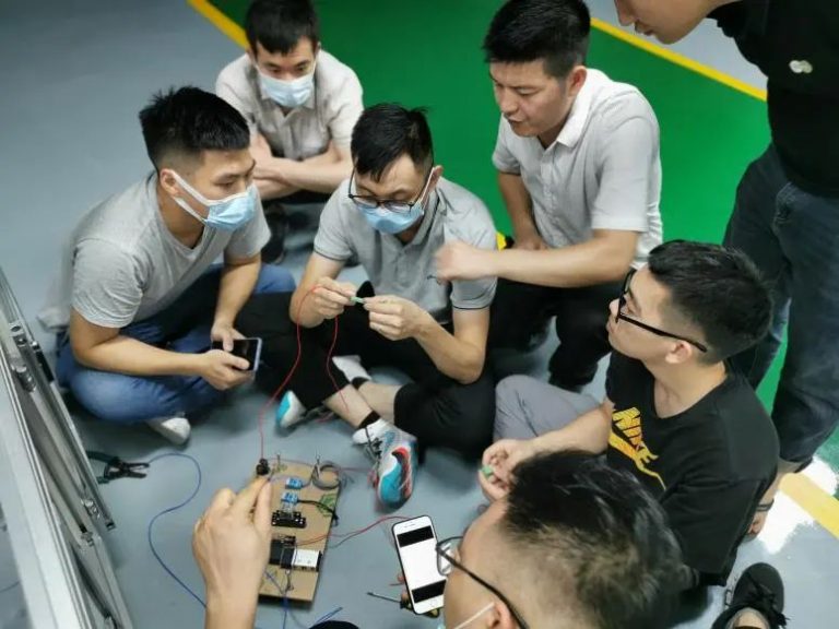 兩個月掌握工業(yè)機(jī)器人操作，設(shè)計城助力北滘培育智造人才！