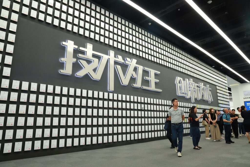“漫走設(shè)計”打卡深圳 探索設(shè)計之都的創(chuàng)新密碼