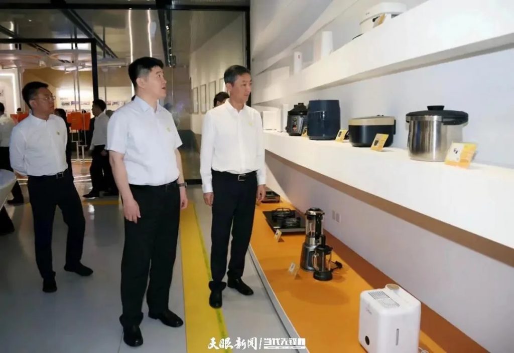 貴州黨政代表團考察設計城，深化粵黔創新與人才合作