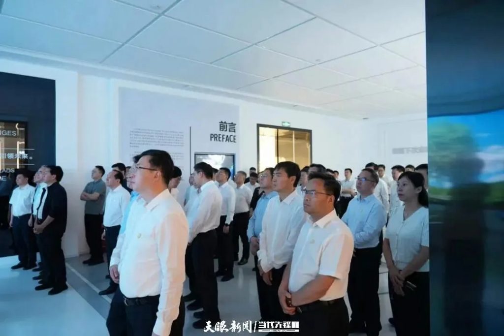 貴州黨政代表團考察設計城，深化粵黔創新與人才合作