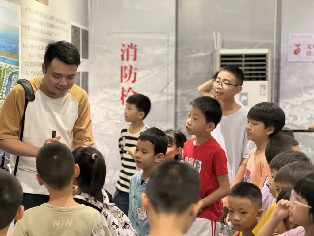 青春黨建+暑期托管，100名小小設(shè)計(jì)師玩轉(zhuǎn)“國(guó)潮學(xué)堂”！
