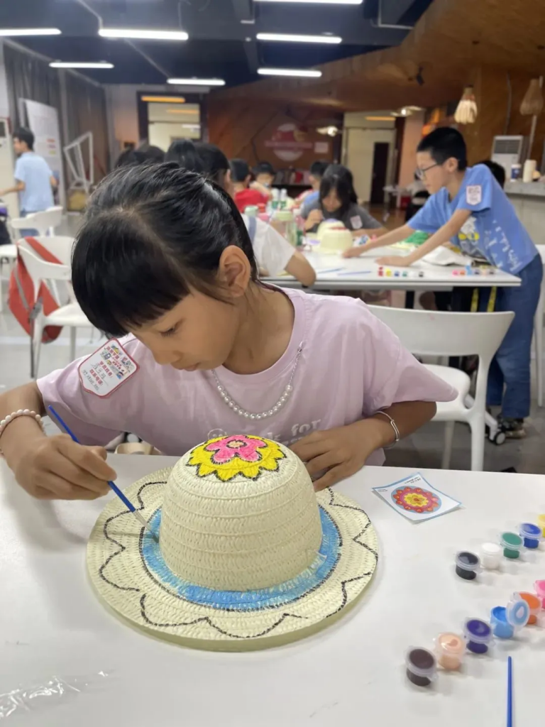 青春黨建+暑期托管，100名小小設(shè)計(jì)師玩轉(zhuǎn)“國(guó)潮學(xué)堂”！