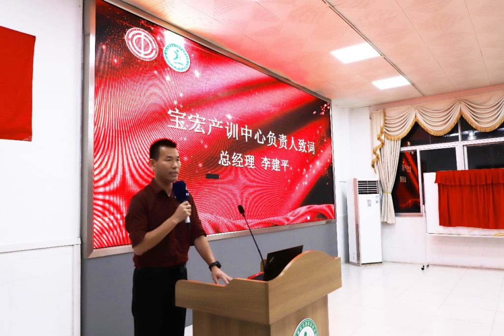 北滘鎮(zhèn)總工會工匠學院揭牌及首期工業(yè)機器人培訓班正式開班！
